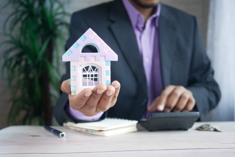 How To Become a Real Estate Agent and Tips to Be a Successful One